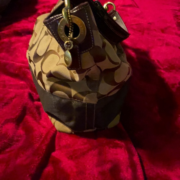 Coach hand bag, bucket purse - Picture 3 of 3